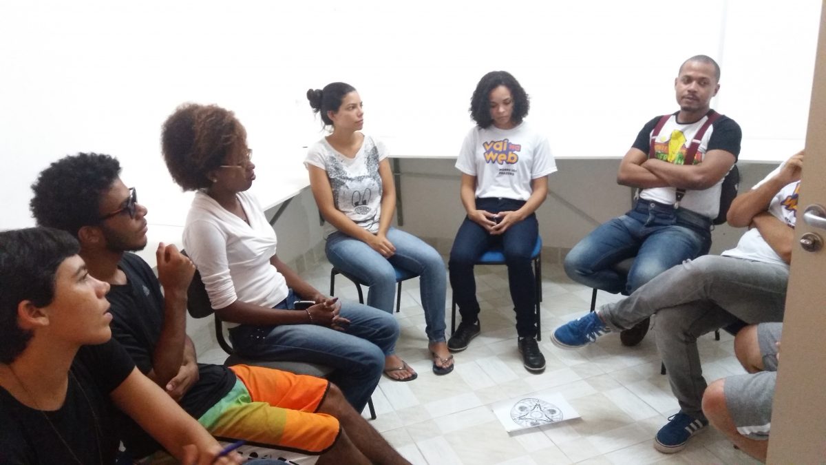 Prof. Dr. Irapoan em treinamento no Programa VaiNaWeb, Morro dos Prazeres - RJ, na última sexta-feira, 09/03/2018