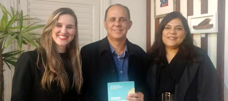 Lançamento de livro com artigos de docentes do curso de Administração do ITR D