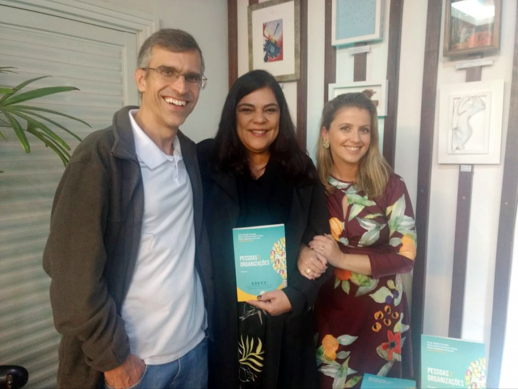 Os docentes do ITR, professores do curso de Administração, Paulo Lourenço, Maria Cristina e Débora Costa